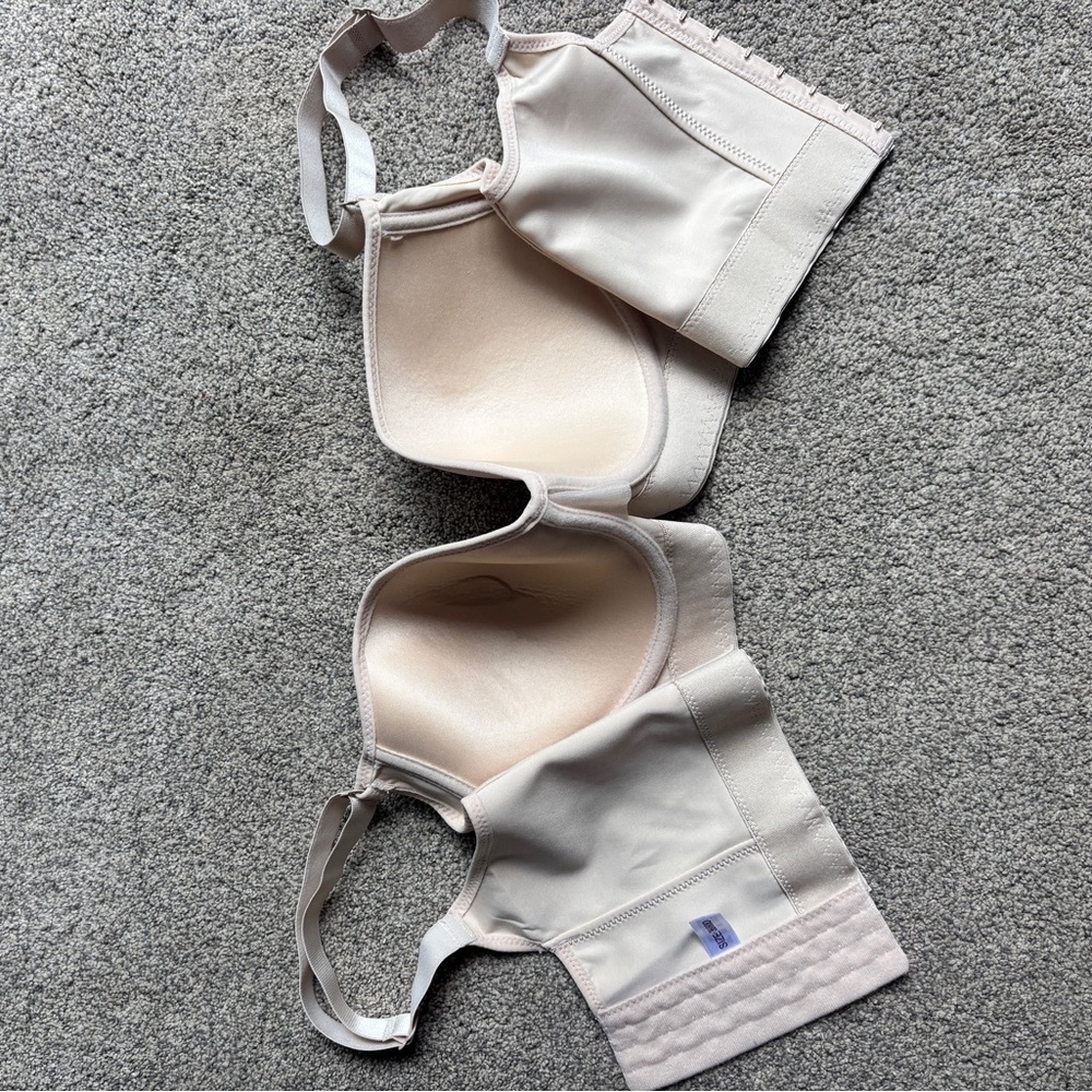 Amazon Cream Seamless Back Slimming Bra Intimates - Picture 4 of 4